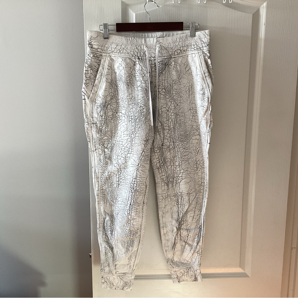 Lululemon Women’s French Terry Jogger. Size 10.    B3